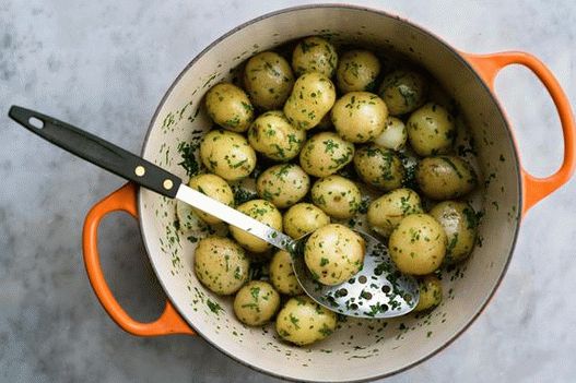 Foto njemačka salata od krumpira