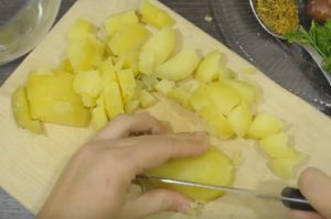 Njemačka krumpir salata s lovačkim kobasicama - 1
