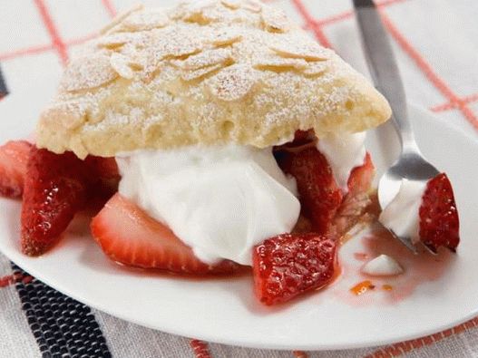 Foto niskokalorična slastica od jagoda