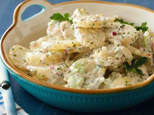 Foto ohlađena krumpir salata