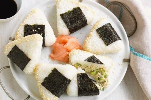 Fotografija Onigirija s tunom (japanske rižne kuglice)