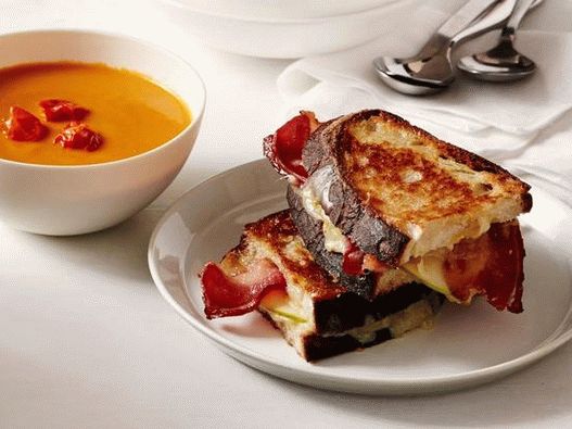 Fotografija jela - Krema od pečene rajčice i sendvič sa sirom i slaninom
