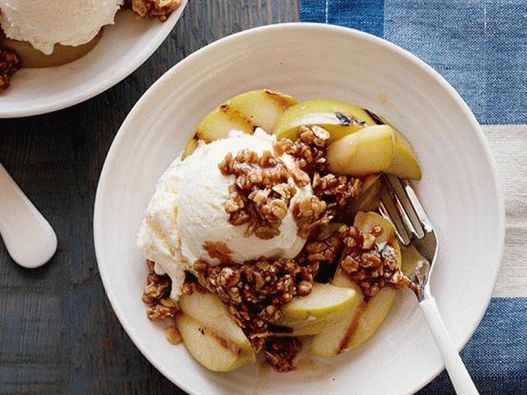 Fotografija jela - Apple se drobi s sladoledom od vanilije