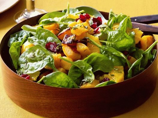 Fotografija jela - Topla bučna salata s mandarinama i špinatom