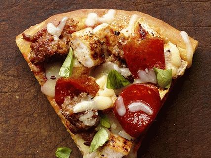 Foto pikantna pizza sa začinima