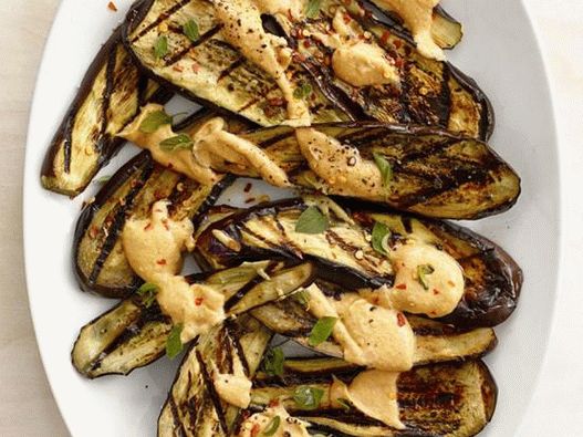 Patlidžan na roštilju s umakom od kikirikija