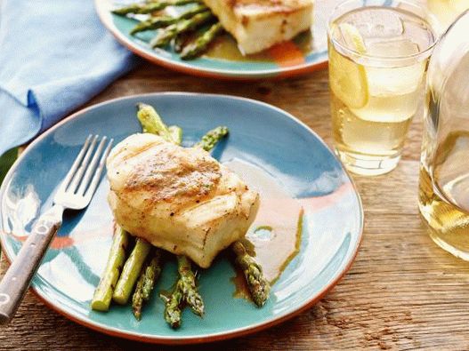 Fotografija grilanog žara s BBQ uljem