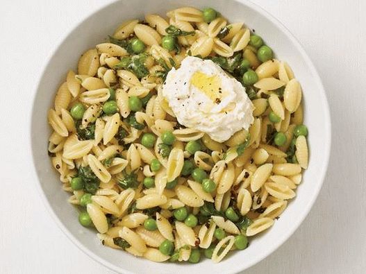 Fotografija tjestenine Cavatelli sa zelenim graškom i rikotom