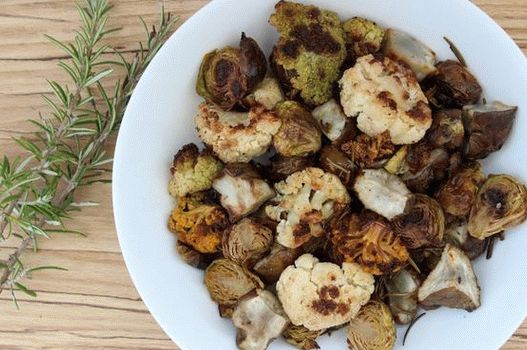 Foto pečeni karfiol, briselski klice i jeruzalemski artičoka