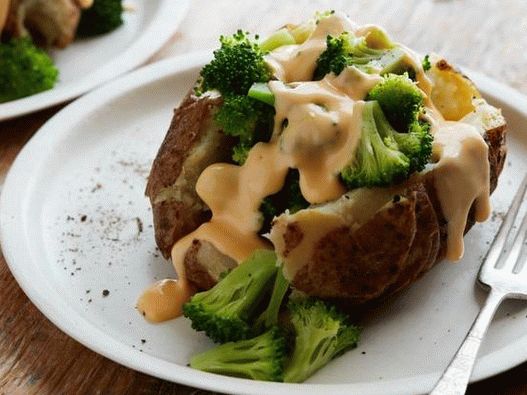 Foto pečeni krumpir s brokolijem i cheddarom u sporom kuhalu