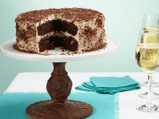 Fotografija jela - Čokoladna torta s vrhnjem i orasima u karameli