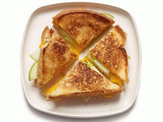 Fotografija jela - Vrući sendvič sa sirom i jabukom iz Ri Drummonda