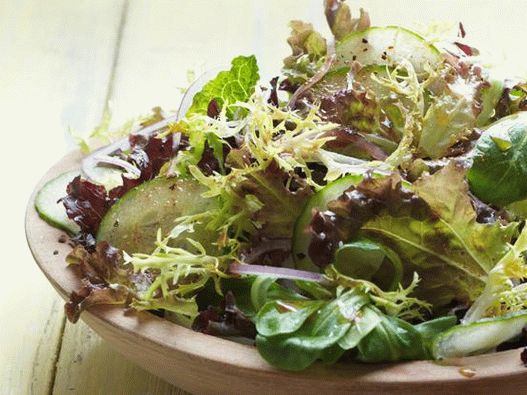 Foto pikantna zelena salata