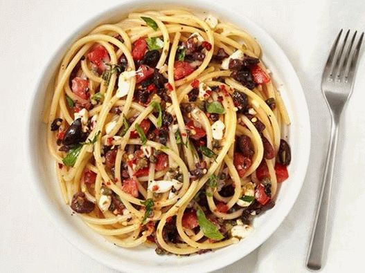 Fotografija jela - Špagete s rajčicama, maslinama i kaparima