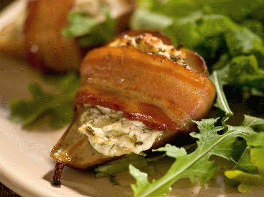 Fotografija jela - Pečene kruške u slanini punjene kozjim sirom