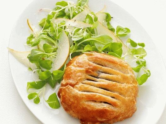 Fotografija jela - lisnato tijesto sa gljivama i salata s kruškom