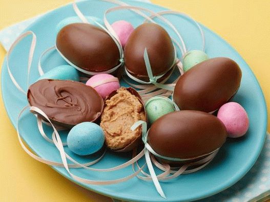 Čokoladna jaja punjena maslacem od kikirikija
