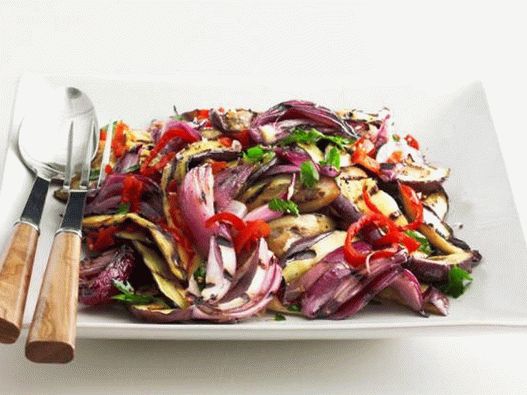 Fotografija jela - salata od patlidžana na žaru sa ljutom paprikom od trešnje