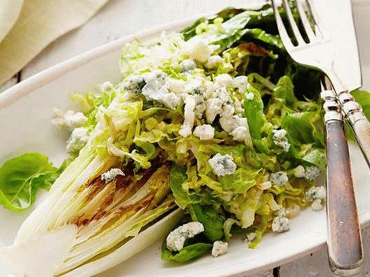 Fotografija jela - Romano salata na roštilju punjena plavim sirom i preljevom od inćuna