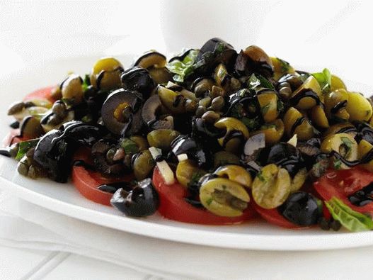 Fotografija jela - rimska ljetna salata od maslina i rajčica