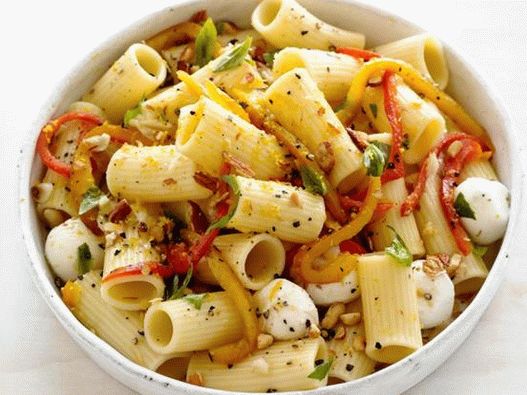 Salata od tjestenine s pečenom paprikom