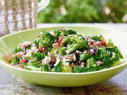 Salata od brokula od kupusa s raštikama