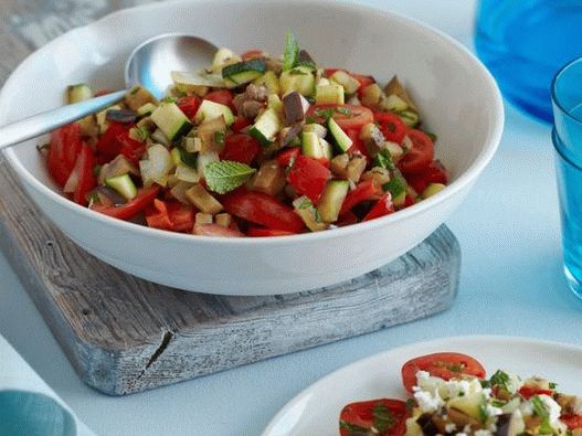 Salata od povrća na roštilju s feta-mentom