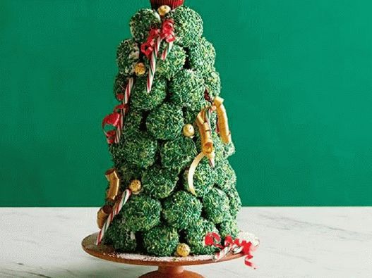 Fotografija božićnog drvca napravljena od cupcakesa