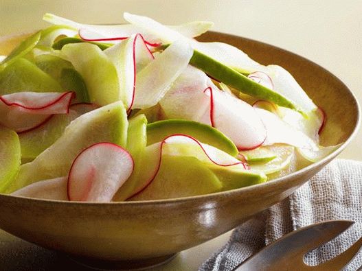 Foto sajota i salata od avokada