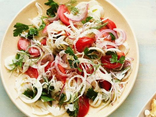 Foto salata od koromača s rajčicom