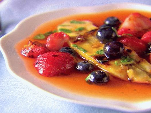 Fotografska voćna salata na žaru