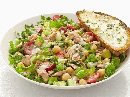 Foto konzervirana salata od tune i biljni tosti