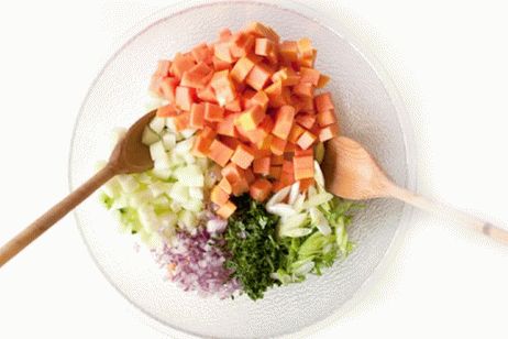 Foto salata od krastavca i papaje