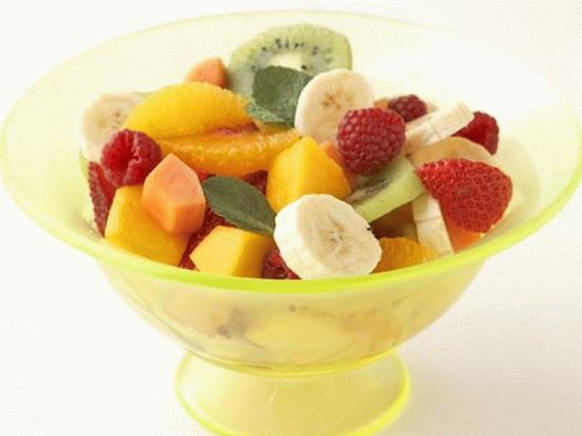 Foto svježa voćna salata s mentom