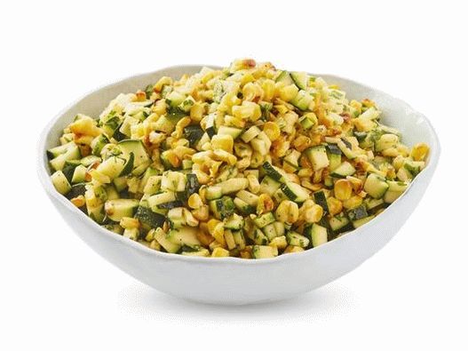 Foto salata od prženog kukuruza, tikvica i jalapenosa