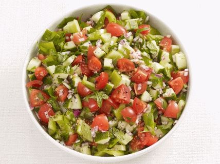 Foto salata s rajčicom, krastavcima i slatkim paprikama