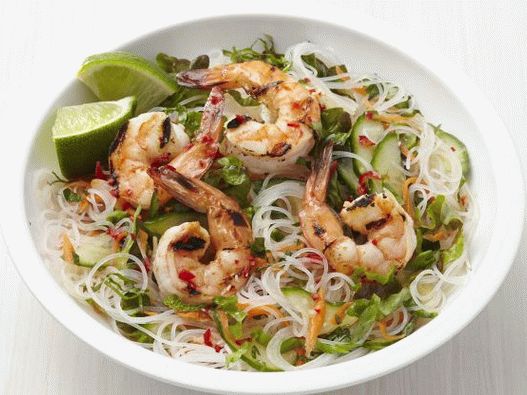 Foto salata s rezancima od riže i škampima