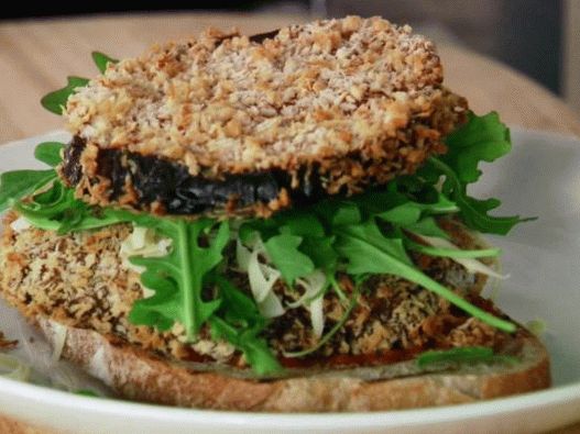 Foto sendviči s hrskavim patlidžanima i gljivama