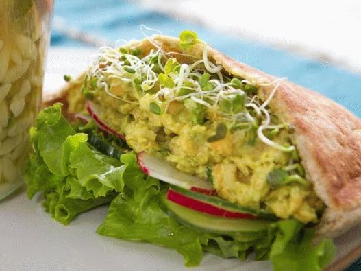 Foto sendviči sa salatom slanutak