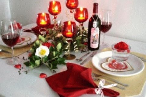 Postavka stola za Valentinovo
