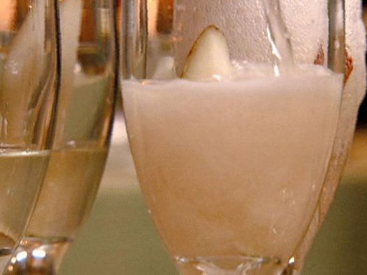 Foto šampanjca s rakijom od kruške