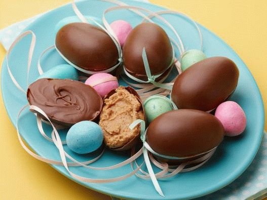 Foto čokoladna jaja punjena maslacem od kikirikija