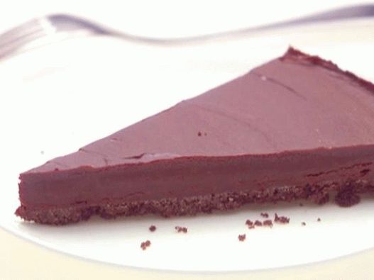Foto čokoladni kolač s bademima i medom