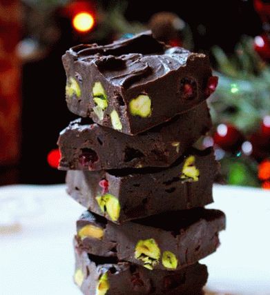 Foto čokolada-pistacio slastice i kolači (fudge)