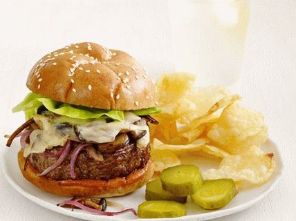 Foto švicarski hamburger sa gljivama