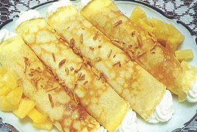Foto palačinke s sirom s prženim ananasom