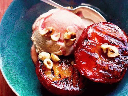 Fotografija roštilja od šljive sa sladoledom Gelato