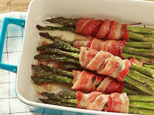 Foto šparoge umotane u slaninu