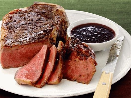 Foto biftek s crvenim vinom i umak od šalotke