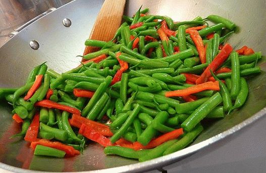 Fotografija Stir-fry-a od zelenog graha sa paprikom i sezamovim sjemenkama